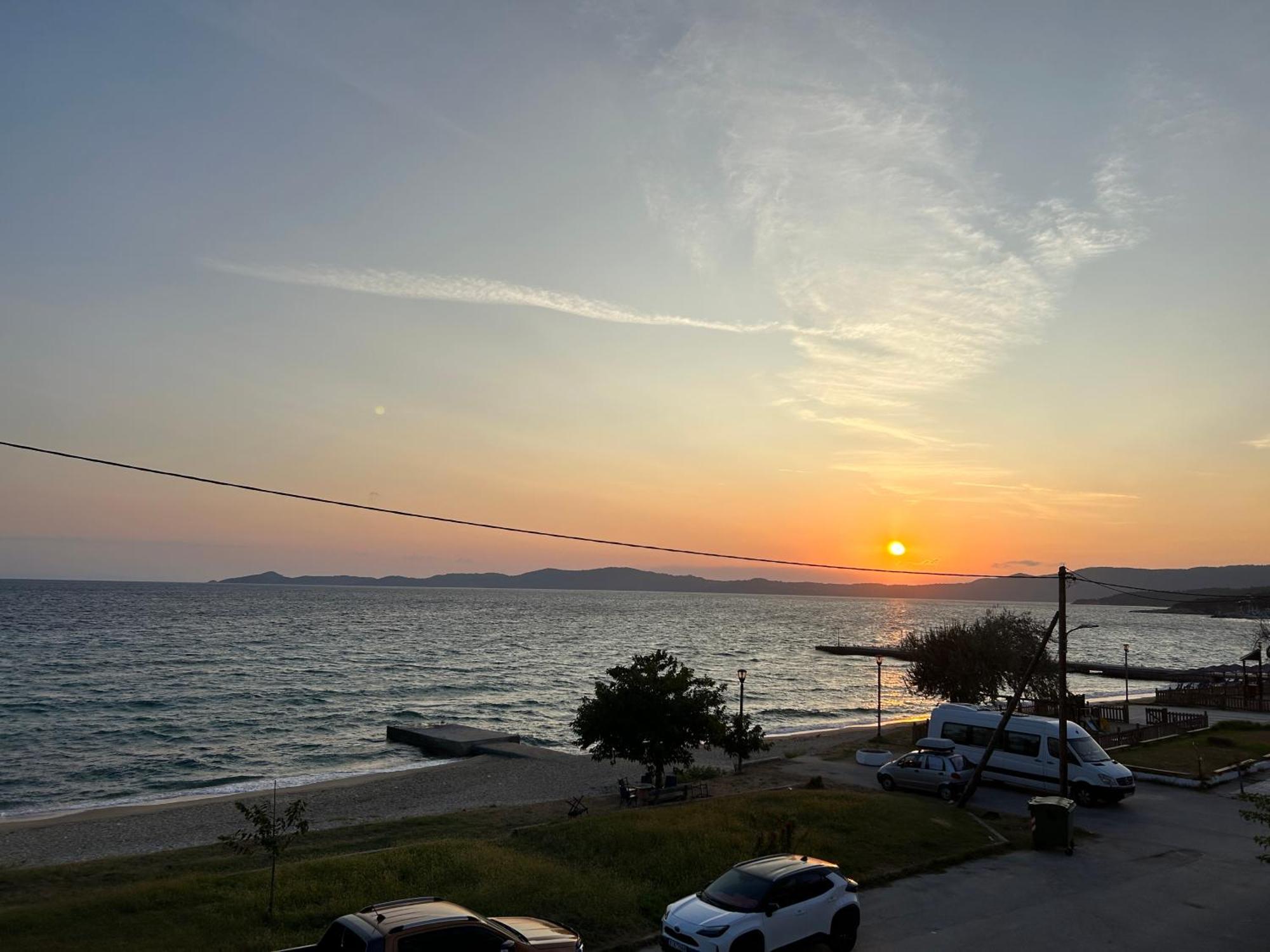 Sea View Loft Apartment Неа Рода Екстериор снимка
